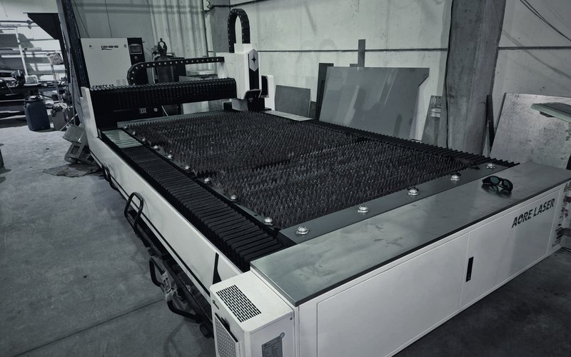 Estrutura da m&aacute;quina de corte a laser da SDS Laser, vista angular